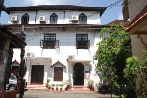 Old Courtyard Hotel