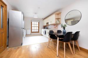 JOIVY Bright and Cosy Flat near The Scotland Gallery