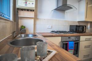 BV Classic 2 Bedroom At Leeds Road Huddersfield Perfect For Contractors