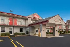 Red Roof Inn & Suites Jackson, TN - Henderson