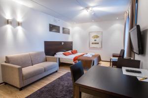 Levi Suites Levi Gold