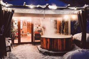 STRÓŻÓWKA SKI&SPA Domek nad rzeką z ogrodem i jacuzzi,narty.