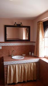 Cortijo Los Liñanes rural con chimenea, barbacoa y vistas