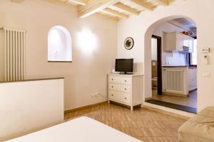 Lovely portion of property few steps from Basilica Santa Croce