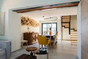 Domaine de Mérins, 10 couchages avec piscine, face à la rivière, à 4km de la plage - 弗勒里