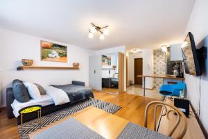 Plac Grzybowski Blue Sky Studio by BookingHost