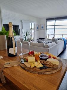 Serenity by the Lake - Romantic Waterfront Couples Getaway