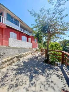 Red House - Casa com Linda vista do Mar - Enseada do Brito