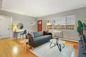Well-Designed 1BR Apartment - Salem 5B - Rolling Meadows