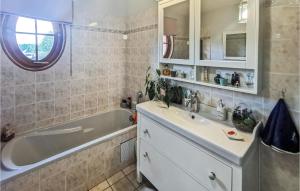 Beautiful Home In Salbris