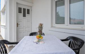 Amazing Apartment In Murter With Wifi, 2 Bedrooms And Outdoor Swimming Pool