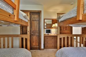 Sunrise West Glade- 3BR, 3BA Ski In Ski Out Condo condo