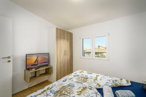 Apartments with a parking space Vir - 20252