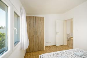 Apartments with a parking space Vir - 20252