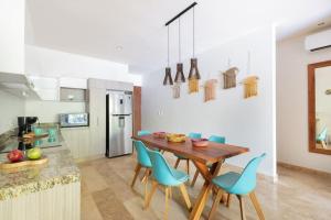 CRlSTALIDA Swim up & free bikes by Casa Paraiso