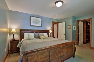 Cortina Mountain Chalet - Outdoor Hot Tub - Close to Pico and Killington Mountains home