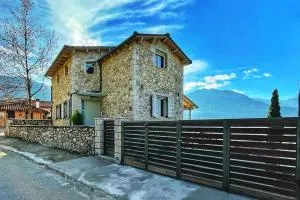 Ocazzia of Parnassos - Polydrosos