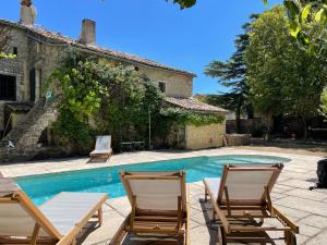 Mas au centre du village de Lussan - 6 personnes - Piscine