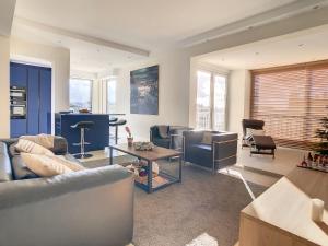 Penthhouse 1 & 2 bedroom apartment 2 mins from the Croisette 335