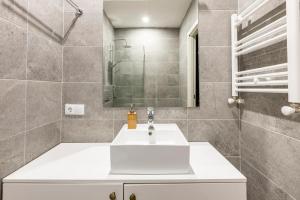 New Gudauri, Alpic - Ski Resort at Your Doorstep - Stylish & Comfy Ski Apartment with ski-depot and Stunning Mountain Views