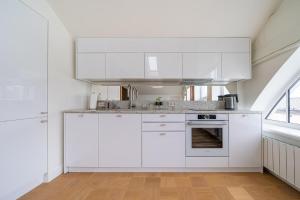 Bright Designer Apartment In City Centre