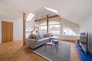 Bright Designer Apartment In City Centre