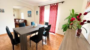 Villa Gilsónia by Sunny Deluxe