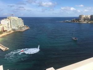 Seafront Penthouse Triplex- Roof Terrace & Hot Tub