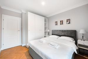 Stara Praga Superior Apartment by BookingHost