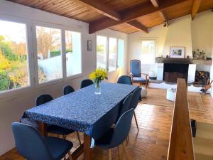 Maisons de vacances At the entrance of St Sauveur, with large garden : photos des chambres