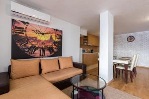 Modern & Cozy 2BD Apartment with Mountain View by Flat Mаnager