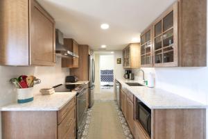 Ski Racquet Club Condo: Fantastic Views, Beautifully Remodeled