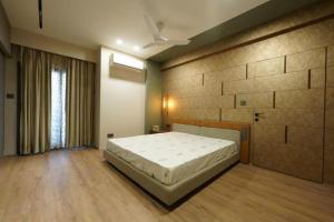 Woodlands Apartment- Fully furnished Luxury Apt