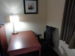Two Room Suite - Second Floor/Non-Smoking room in AmericInn by Wyndham Grand Rapids