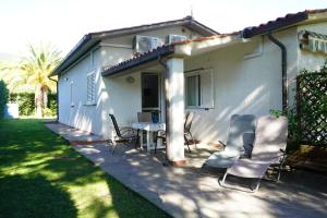 casaisoladelba immersa nel verde a 80mt dalla spiaggia