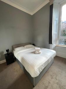 Bright 3 Bedroom Edinburgh City Apt