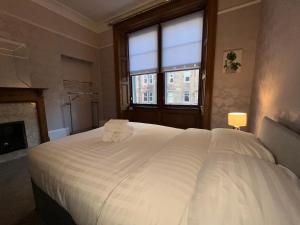 Bright 3 Bedroom Edinburgh City Apt