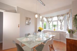 3 Bedroom 2 Bathroom Bungalow by CozyNest