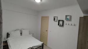 Camera de la Bunici - o poarta catre oriunde