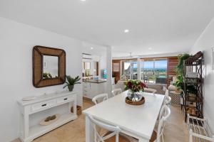 Noosa Crest Luxury Ocean View Apartment 32