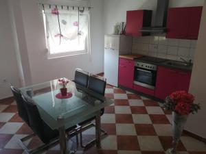 Apartments with parking spaces Vir - 20183