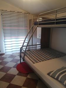 Apartments with parking space Vir - 20183