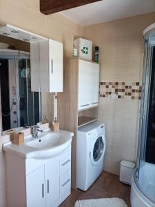 Family friendly house with a swimming pool Mihalic Selo, Karlovac - 20284