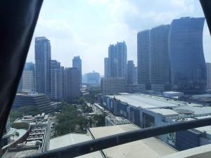 Spacious 2 Bedroom Unit with Pool