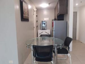 Spacious 2 Bedroom Unit with Pool