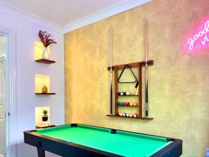 Last-Minute Offers l Exclusive Deals on 2 Double Bedrooms - Weekly & Monthly Stay - Sleeps 6 lHofin Stays Short Lets & Serviced Accommodation