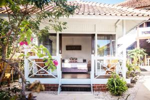 Biệt Thự Nhìn Ra Vườn (Villa with Garden View)