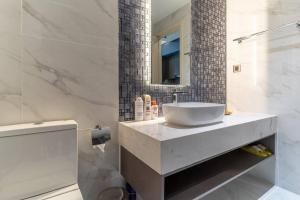 The Rixx Boutique- Opera House- SmartTV65in - pool