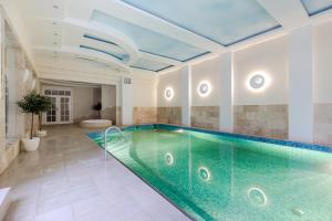 Luxury Villa Pool and Spa