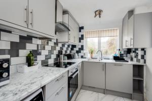 Bright & Spacious 2-Bedroom Jericho House